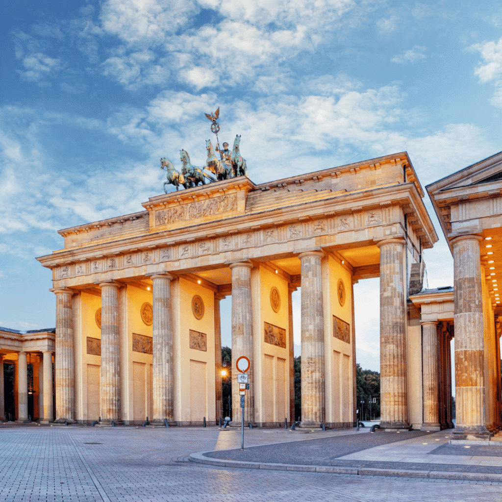 randenburg Gate in Berlin representing online German language mentorship with Cosmos Language School
